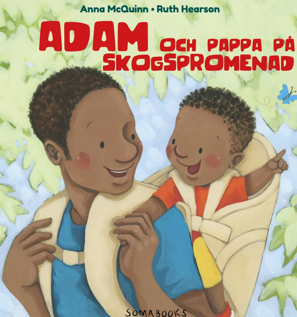Adam och pappa på skogspromenad