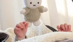 Miffy Fluffy Tärinälelu, vihreä