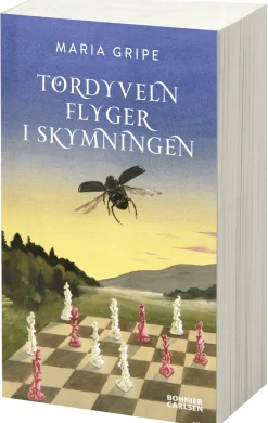 Tordyveln flyger i skymningen