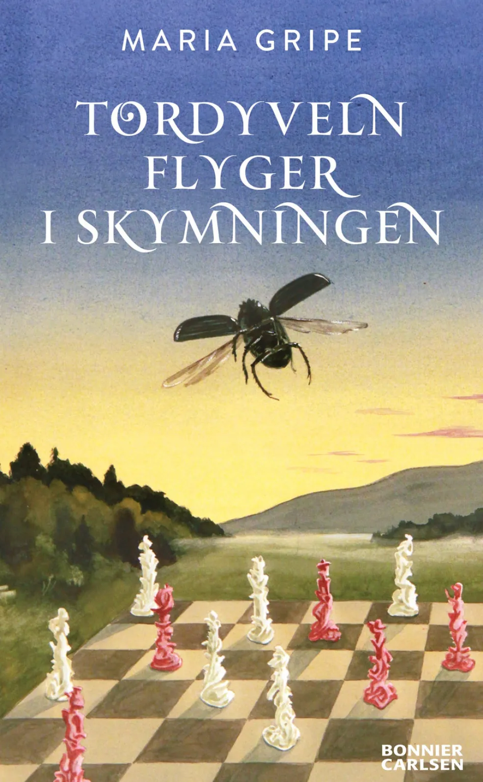 Tordyveln flyger i skymningen