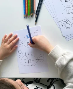 Väritettävät ompelukuvat Leikkien